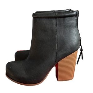 Elle Elshelly black booties